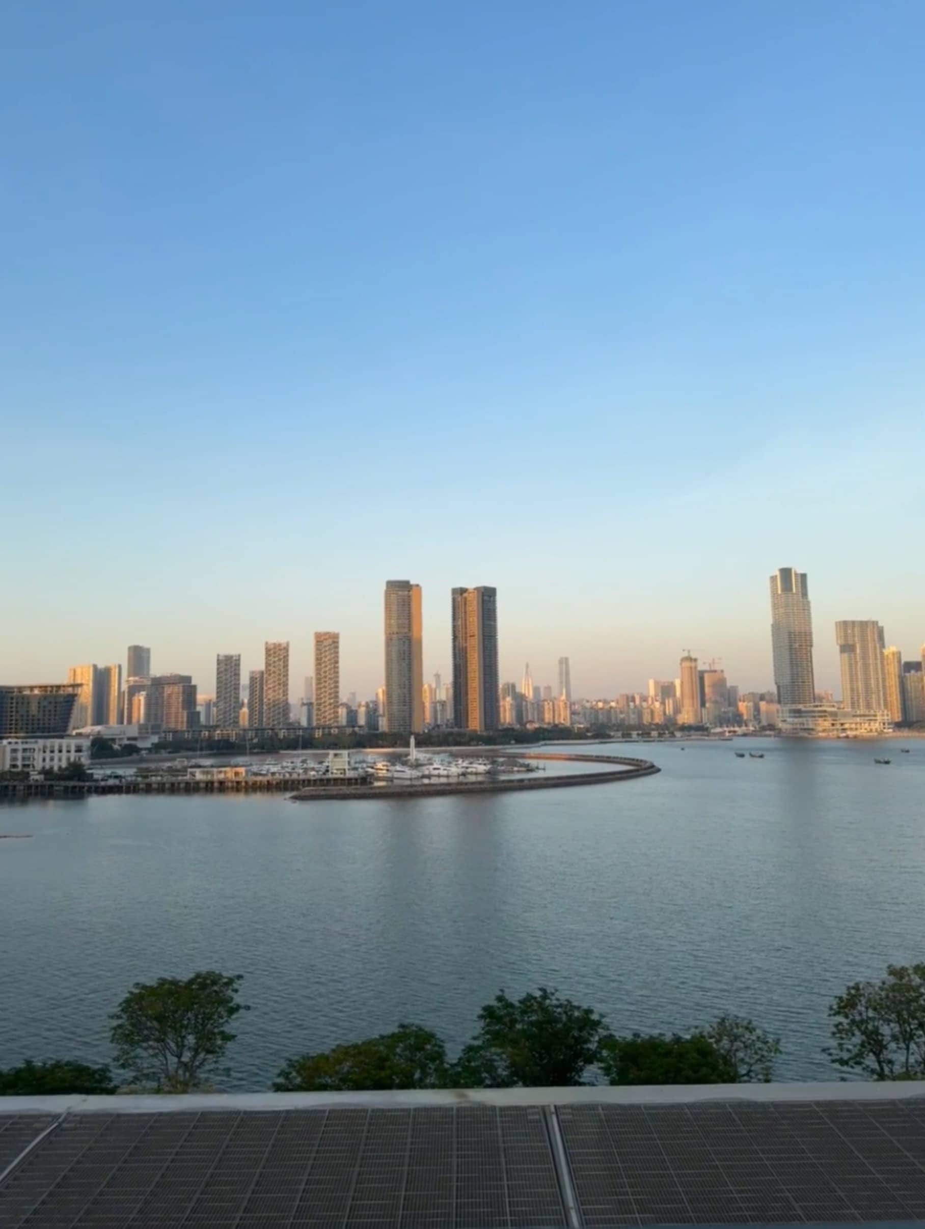 清晨重启:昨晚的情绪还没散去。